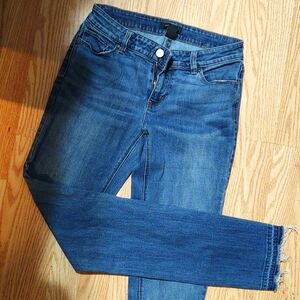 White House l Black Market Jeans. Size 4R Slim.